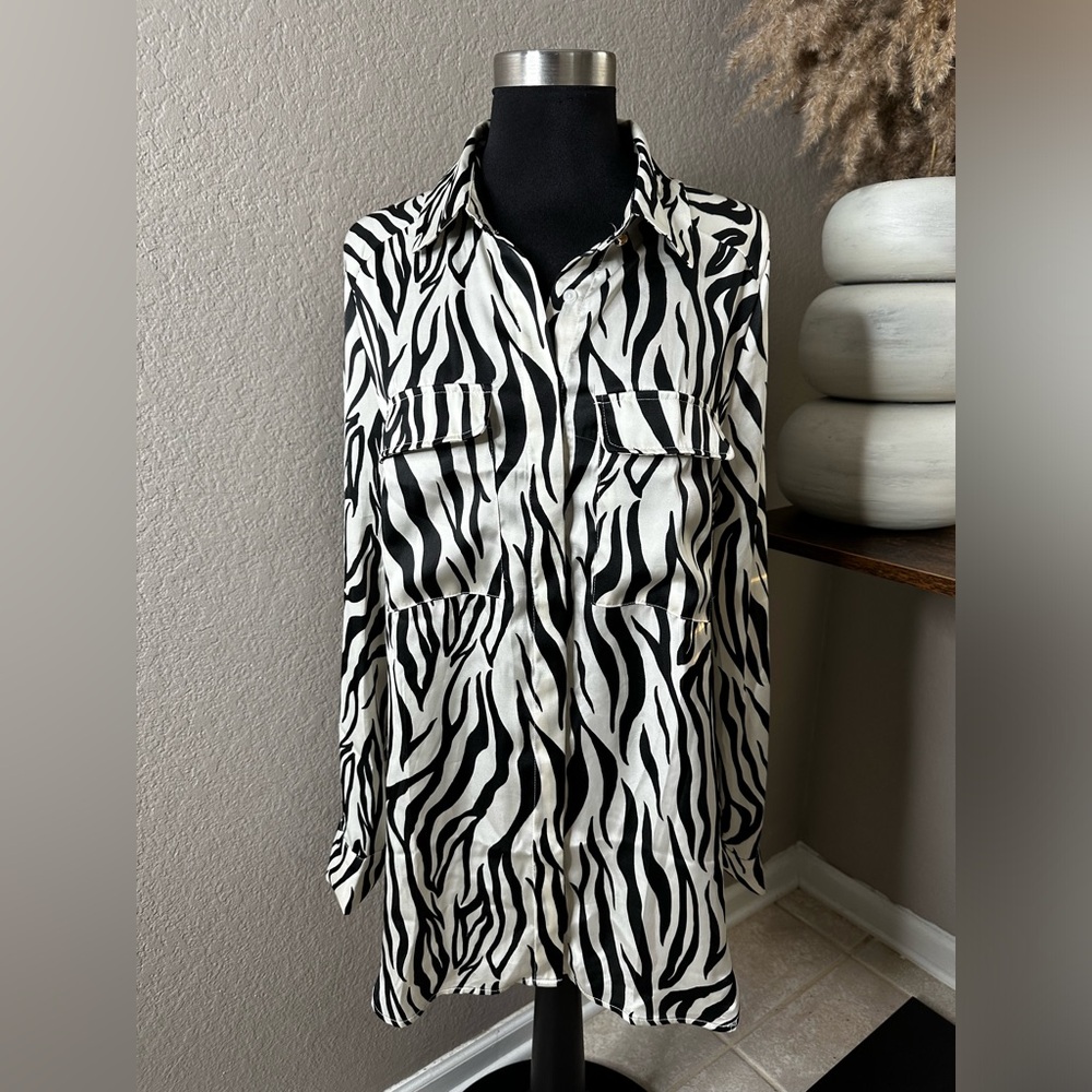 Timing Zebra Print Top Size L NWOT